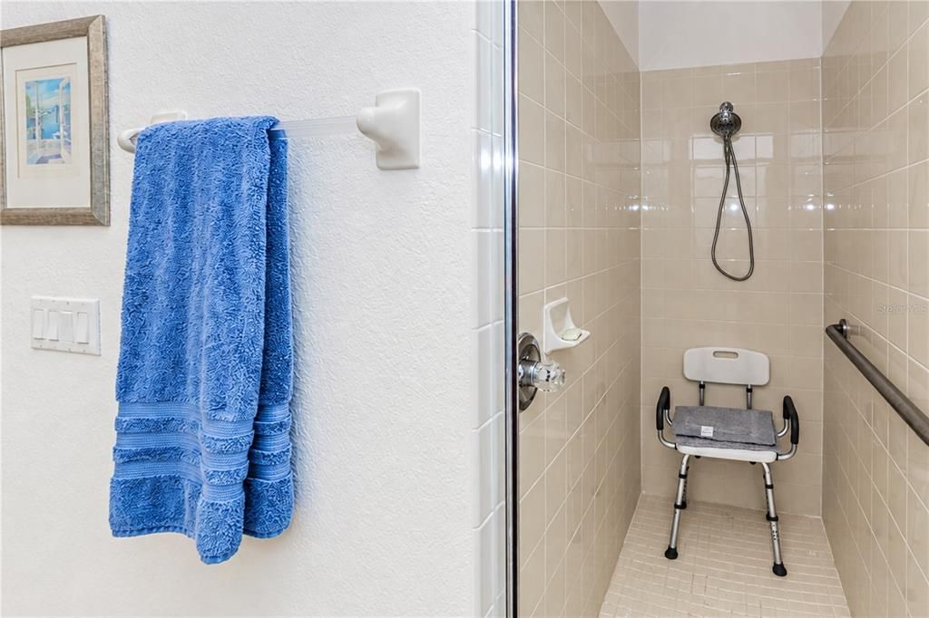 En Venta: $240,000 (2 camas, 2 baños, 1239 Pies cuadrados)