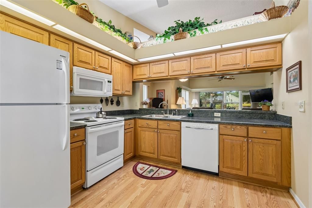For Sale: $235,000 (2 beds, 2 baths, 1212 Square Feet)