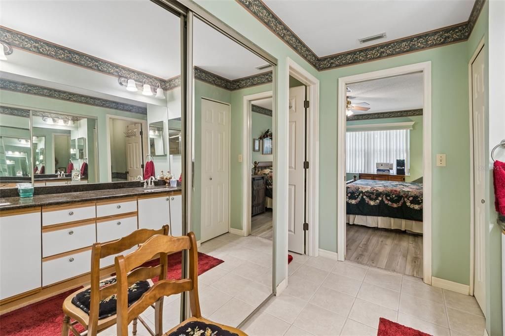 For Sale: $235,000 (2 beds, 2 baths, 1212 Square Feet)