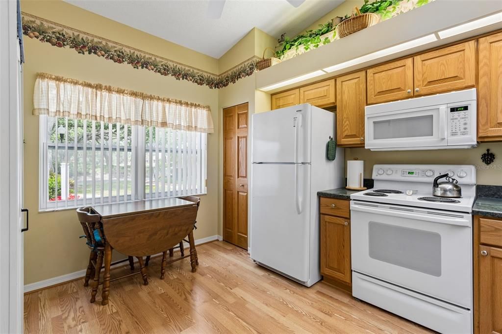 For Sale: $235,000 (2 beds, 2 baths, 1212 Square Feet)