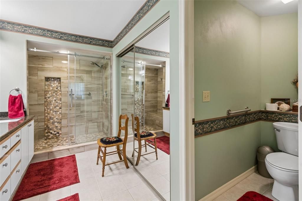 For Sale: $235,000 (2 beds, 2 baths, 1212 Square Feet)