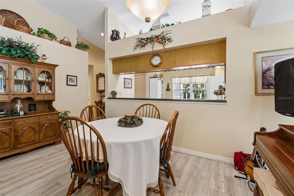 For Sale: $235,000 (2 beds, 2 baths, 1212 Square Feet)