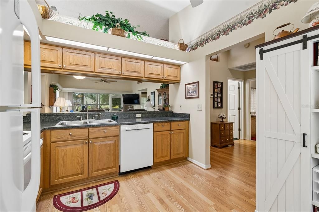 For Sale: $235,000 (2 beds, 2 baths, 1212 Square Feet)