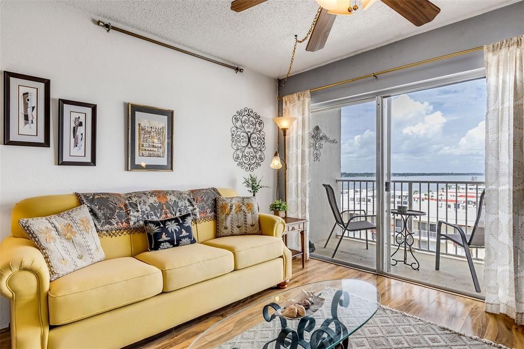 En Venta: $165,000 (2 camas, 2 baños, 1030 Pies cuadrados)