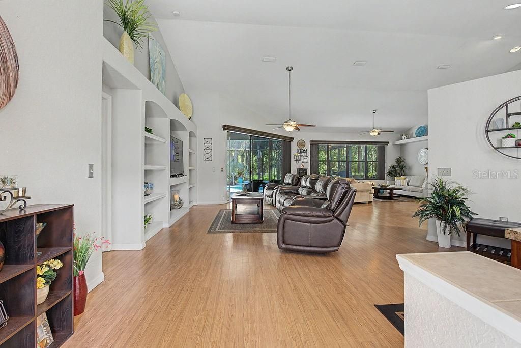 En Venta: $459,900 (3 camas, 3 baños, 2271 Pies cuadrados)