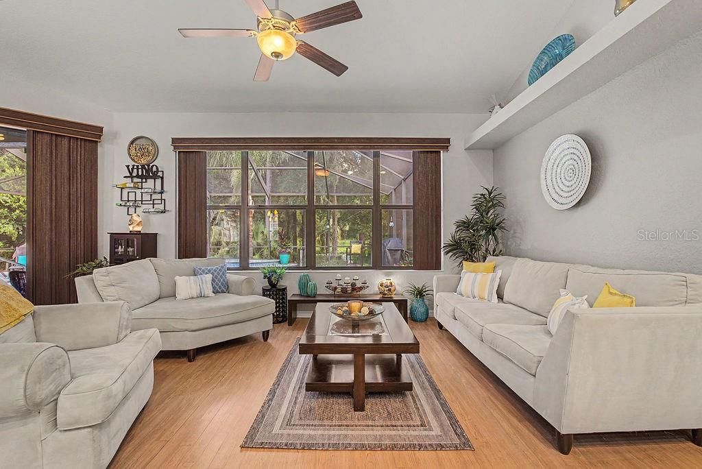 En Venta: $459,900 (3 camas, 3 baños, 2271 Pies cuadrados)
