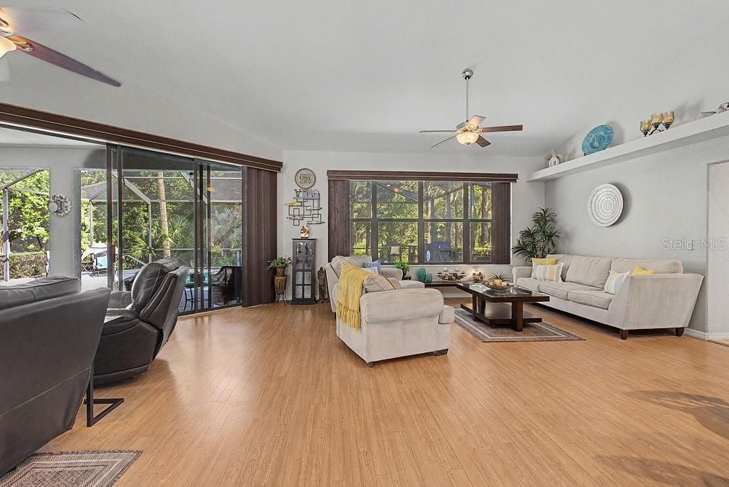 En Venta: $459,900 (3 camas, 3 baños, 2271 Pies cuadrados)