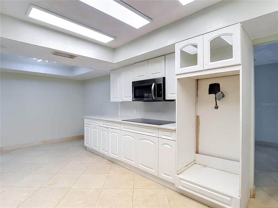 На продажу: $469,900 (4 спален, 2 ванн, 2599 Квадратных фут)