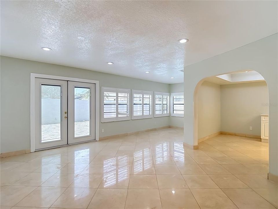 На продажу: $469,900 (4 спален, 2 ванн, 2599 Квадратных фут)