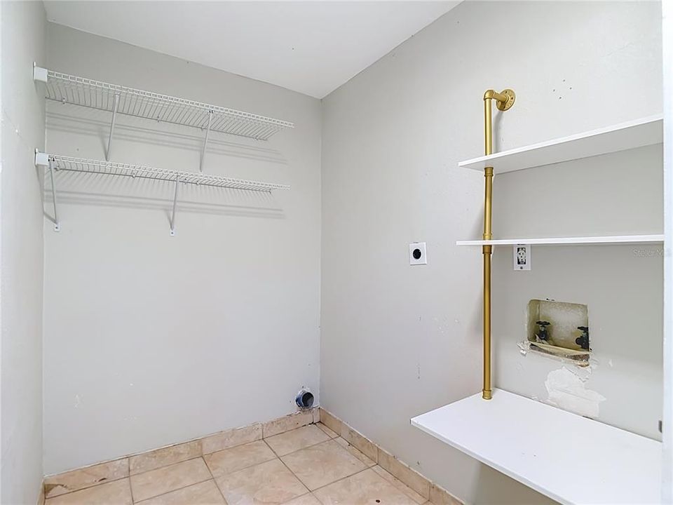 На продажу: $469,900 (4 спален, 2 ванн, 2599 Квадратных фут)