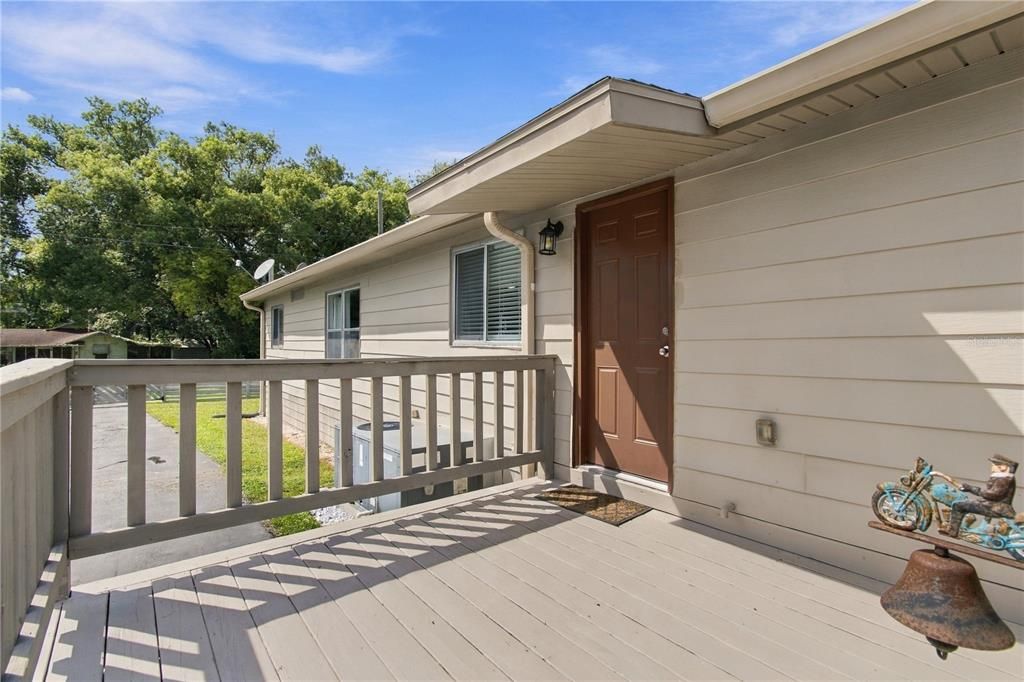 合同活跃: $200,000 (3 贝兹, 2 浴室, 1152 平方英尺)