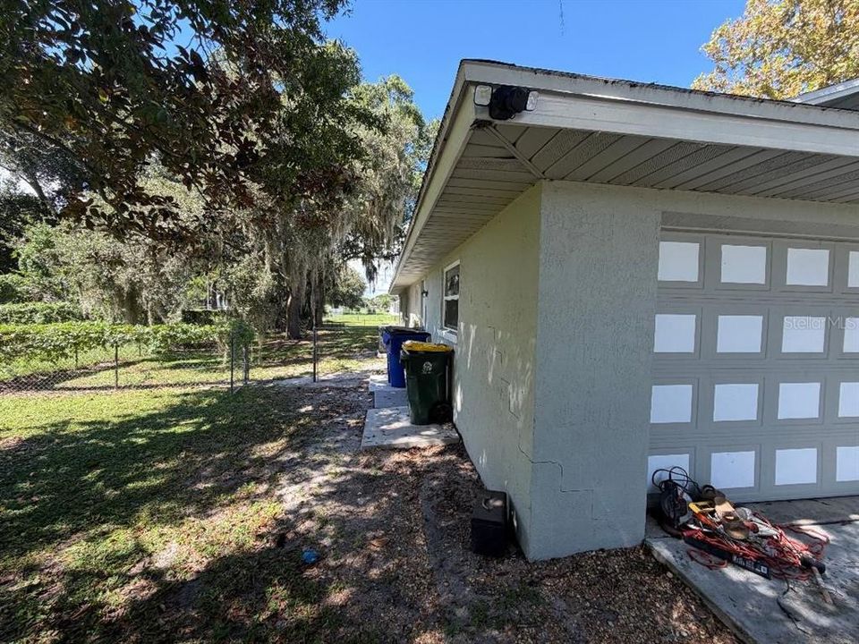 For Rent: $1,900 (3 beds, 2 baths, 1692 Square Feet)