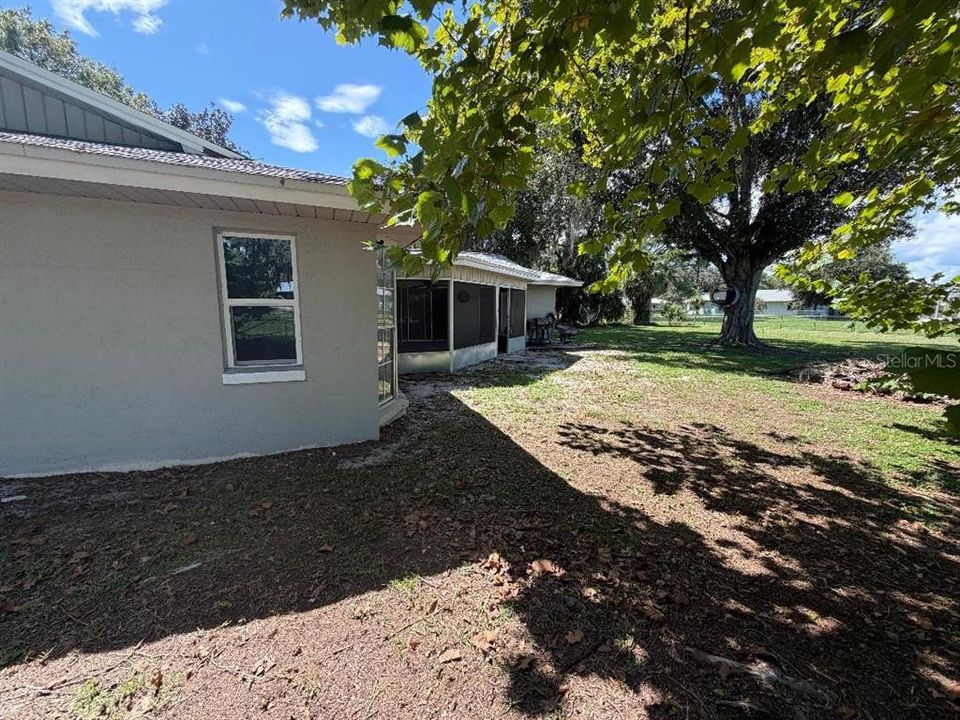 For Rent: $1,900 (3 beds, 2 baths, 1692 Square Feet)