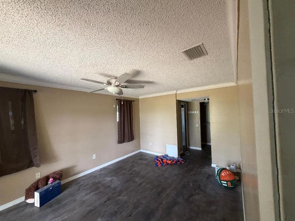 For Rent: $1,900 (3 beds, 2 baths, 1692 Square Feet)