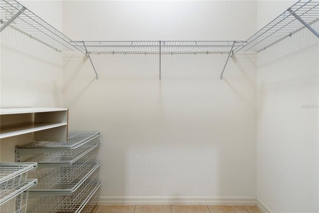 Activo con contrato: $588,000 (3 camas, 2 baños, 2145 Pies cuadrados)