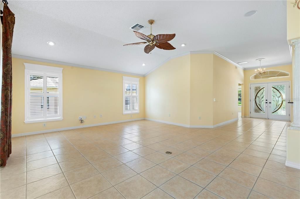 Activo con contrato: $588,000 (3 camas, 2 baños, 2145 Pies cuadrados)