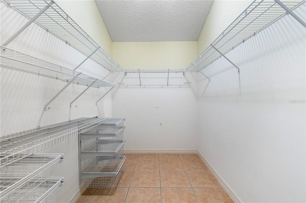 Activo con contrato: $588,000 (3 camas, 2 baños, 2145 Pies cuadrados)