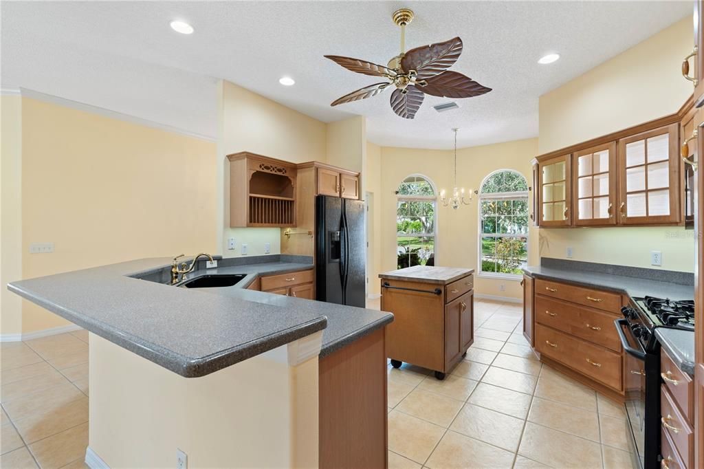 Activo con contrato: $588,000 (3 camas, 2 baños, 2145 Pies cuadrados)