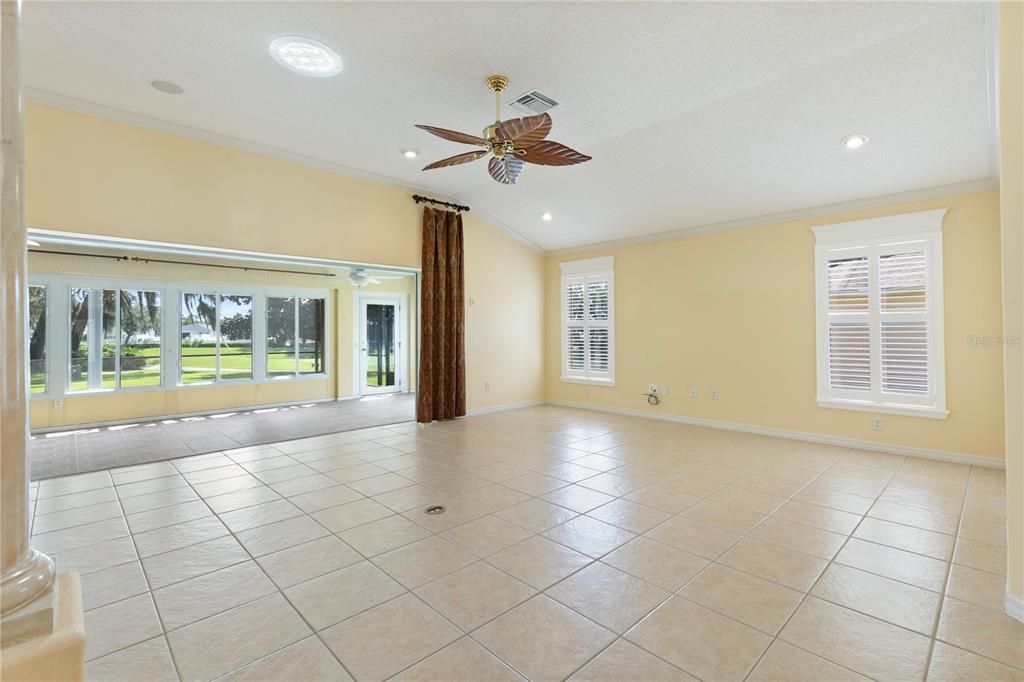 Activo con contrato: $588,000 (3 camas, 2 baños, 2145 Pies cuadrados)
