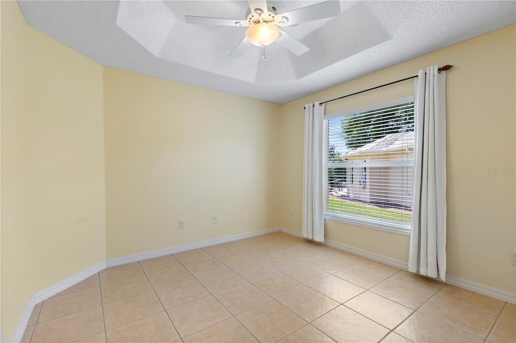 Activo con contrato: $588,000 (3 camas, 2 baños, 2145 Pies cuadrados)