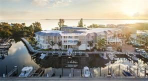 For Sale: $650,000 (2 beds, 2 baths, 1038 Square Feet)