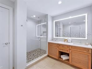For Sale: $650,000 (2 beds, 2 baths, 1038 Square Feet)