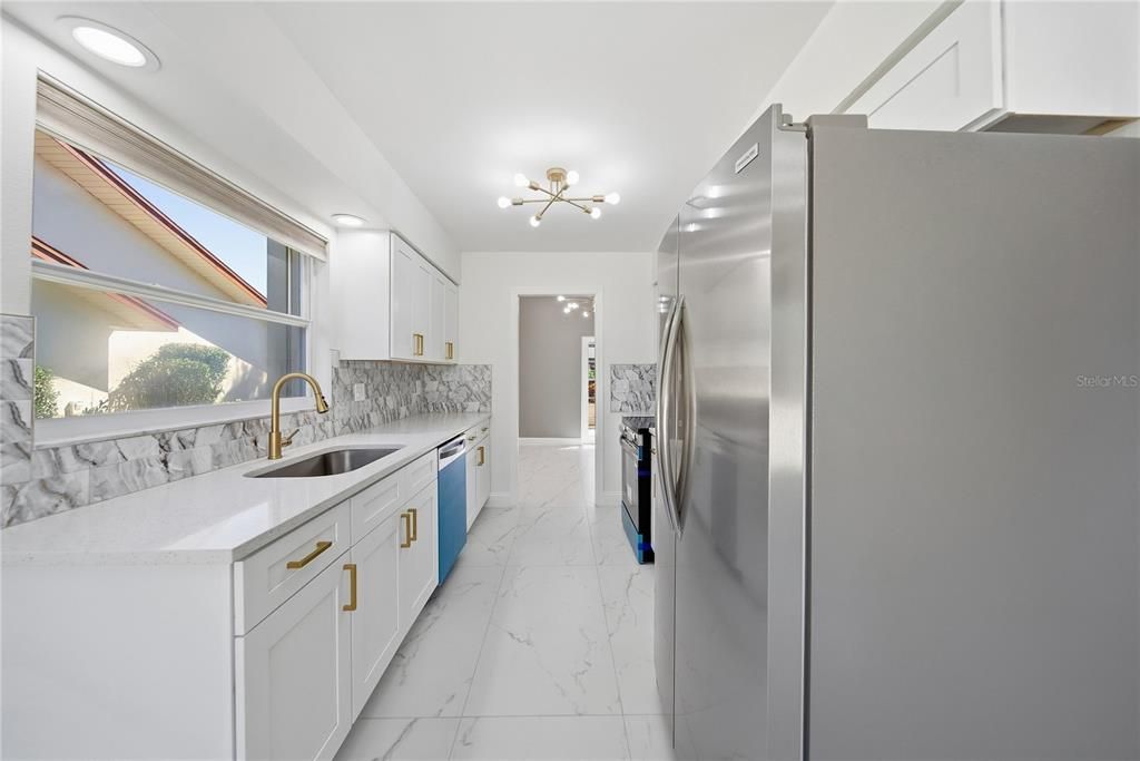 На продажу: $339,500 (3 спален, 2 ванн, 1693 Квадратных фут)