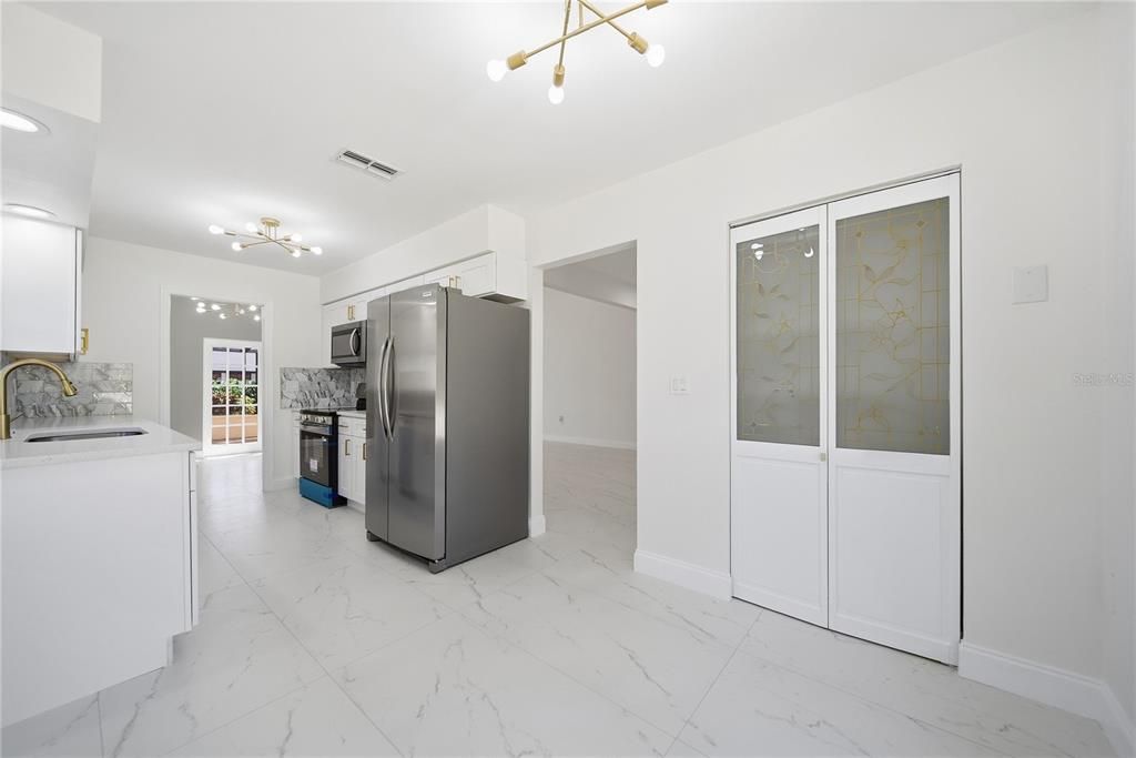 На продажу: $339,500 (3 спален, 2 ванн, 1693 Квадратных фут)