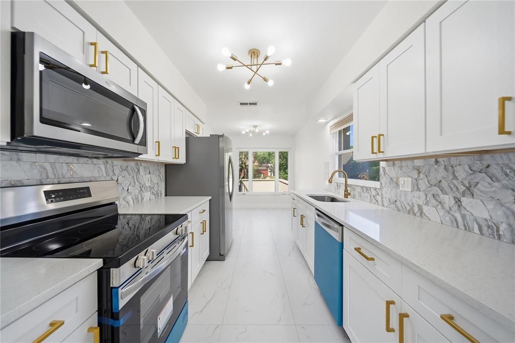 На продажу: $339,500 (3 спален, 2 ванн, 1693 Квадратных фут)