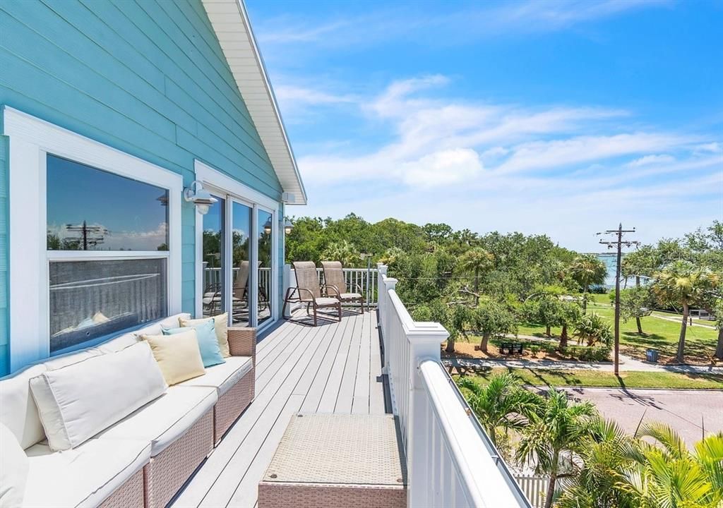 En Venta: $1,300,000 (3 camas, 3 baños, 3051 Pies cuadrados)