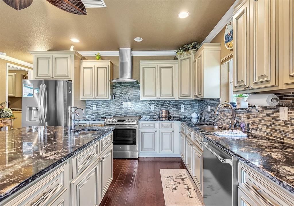 En Venta: $1,300,000 (3 camas, 3 baños, 3051 Pies cuadrados)