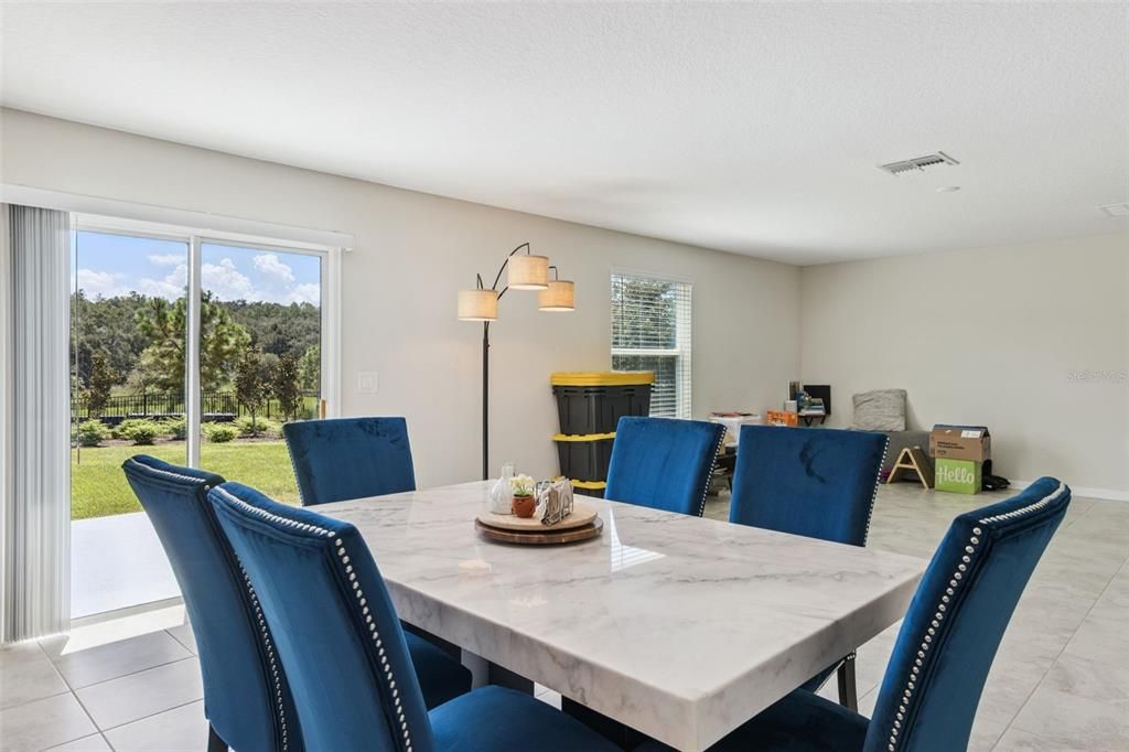 En Venta: $469,000 (4 camas, 2 baños, 2584 Pies cuadrados)