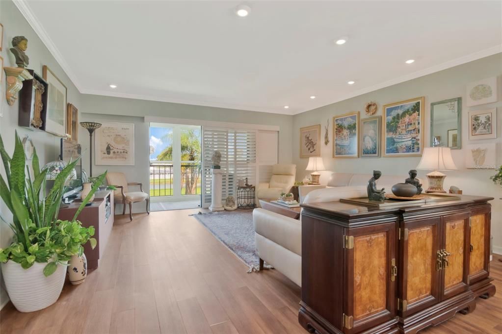 For Sale: $275,000 (2 beds, 2 baths, 1280 Square Feet)