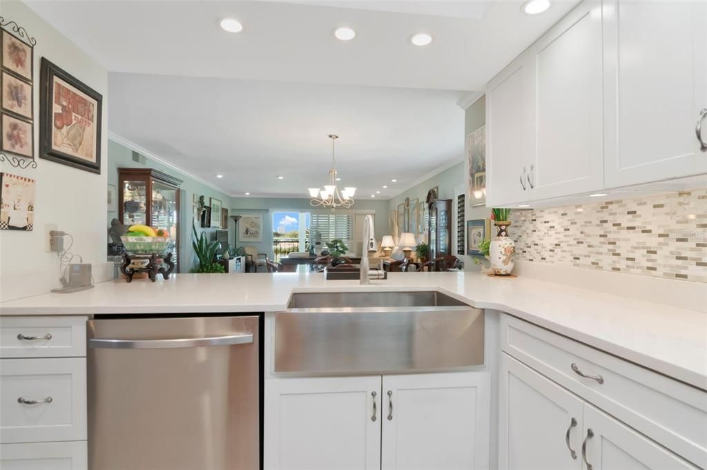 For Sale: $275,000 (2 beds, 2 baths, 1280 Square Feet)