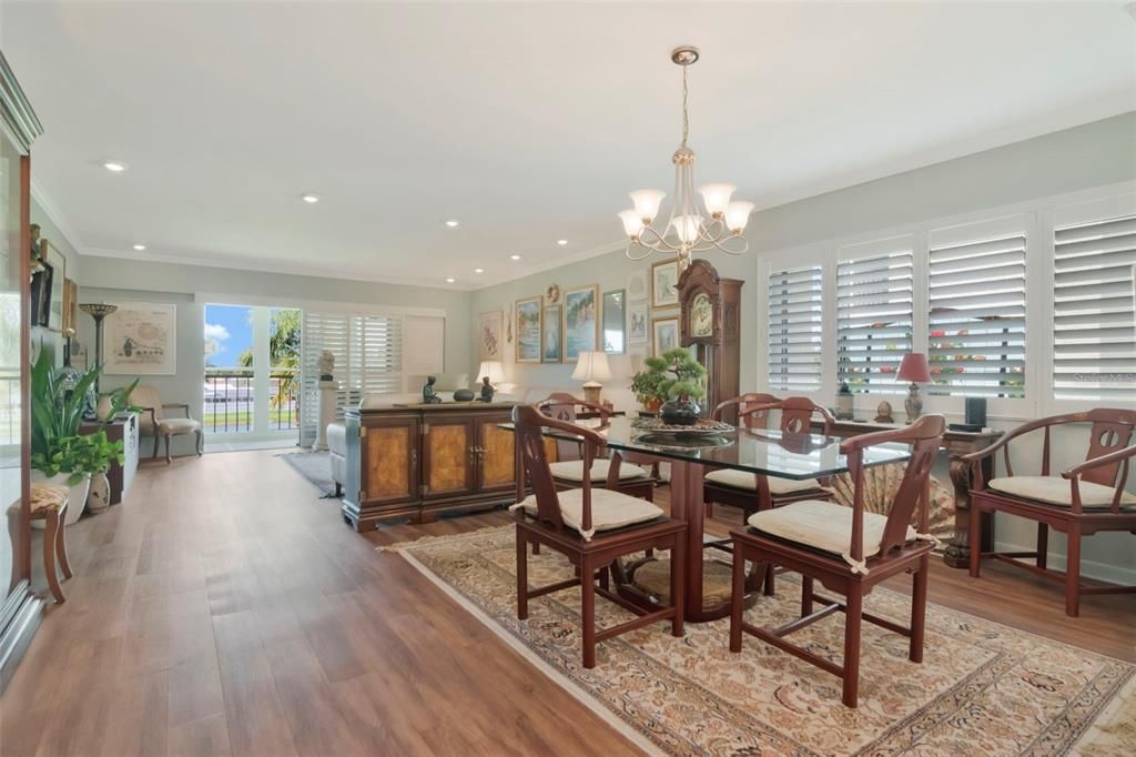 For Sale: $275,000 (2 beds, 2 baths, 1280 Square Feet)