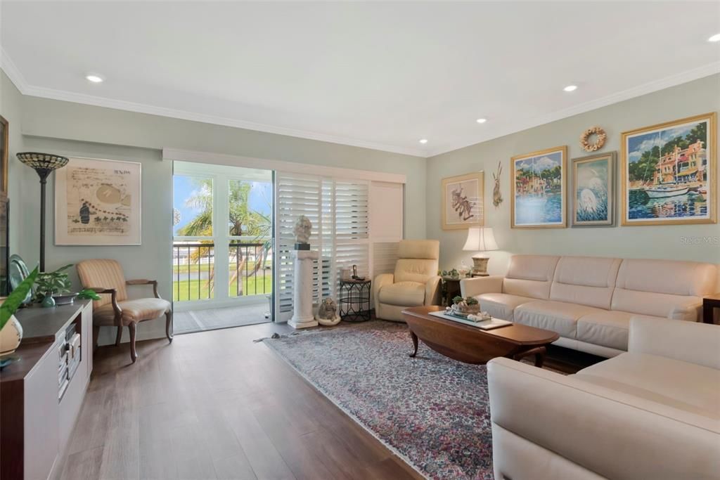 For Sale: $275,000 (2 beds, 2 baths, 1280 Square Feet)