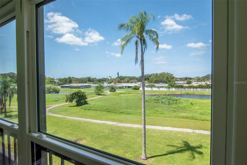 For Sale: $275,000 (2 beds, 2 baths, 1280 Square Feet)