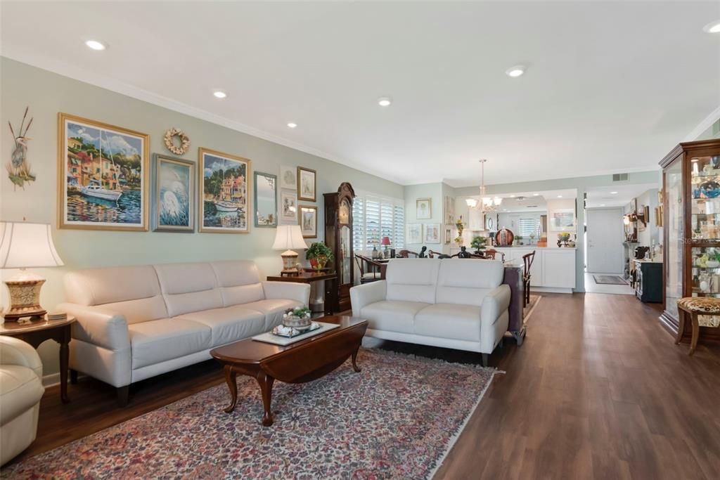 For Sale: $275,000 (2 beds, 2 baths, 1280 Square Feet)
