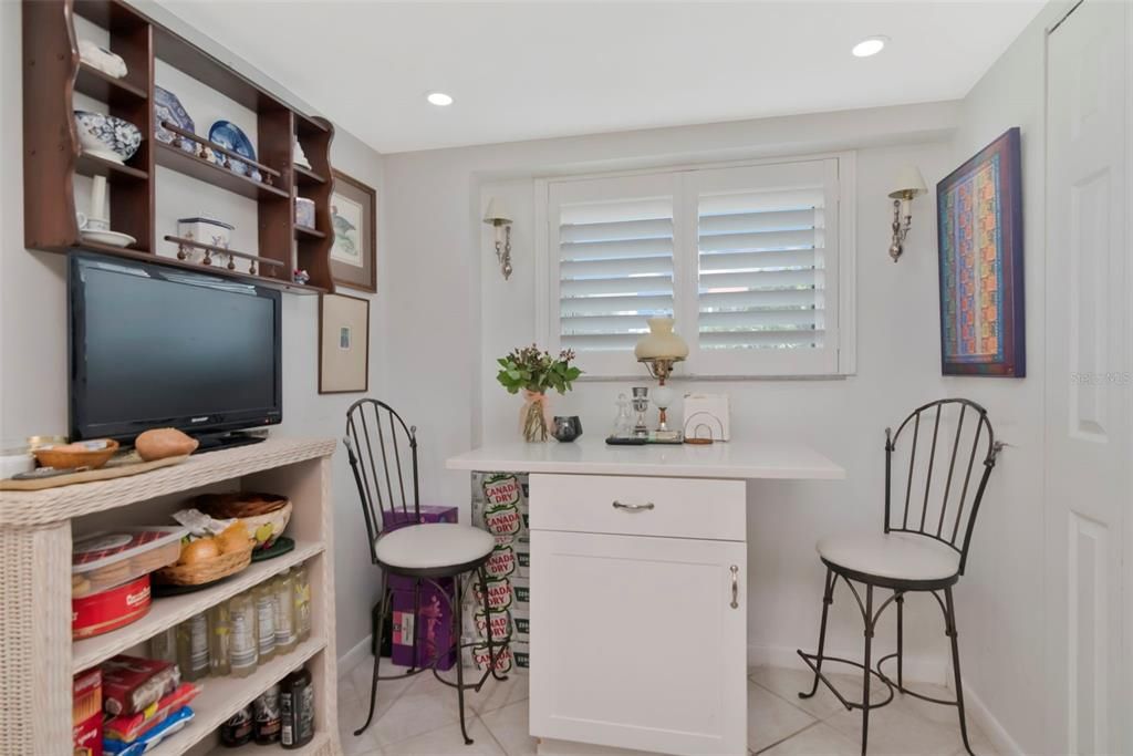 For Sale: $275,000 (2 beds, 2 baths, 1280 Square Feet)