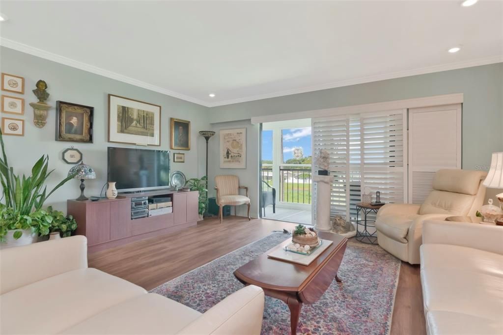 For Sale: $275,000 (2 beds, 2 baths, 1280 Square Feet)