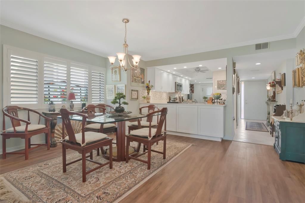 For Sale: $275,000 (2 beds, 2 baths, 1280 Square Feet)