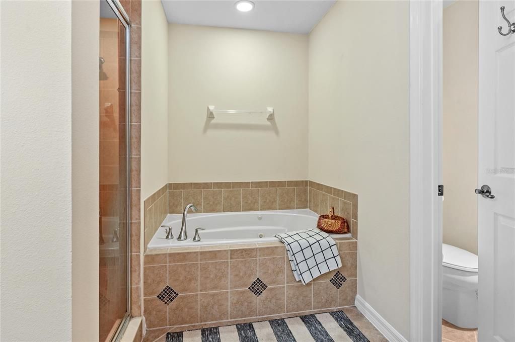 For Sale: $355,000 (3 beds, 2 baths, 1568 Square Feet)