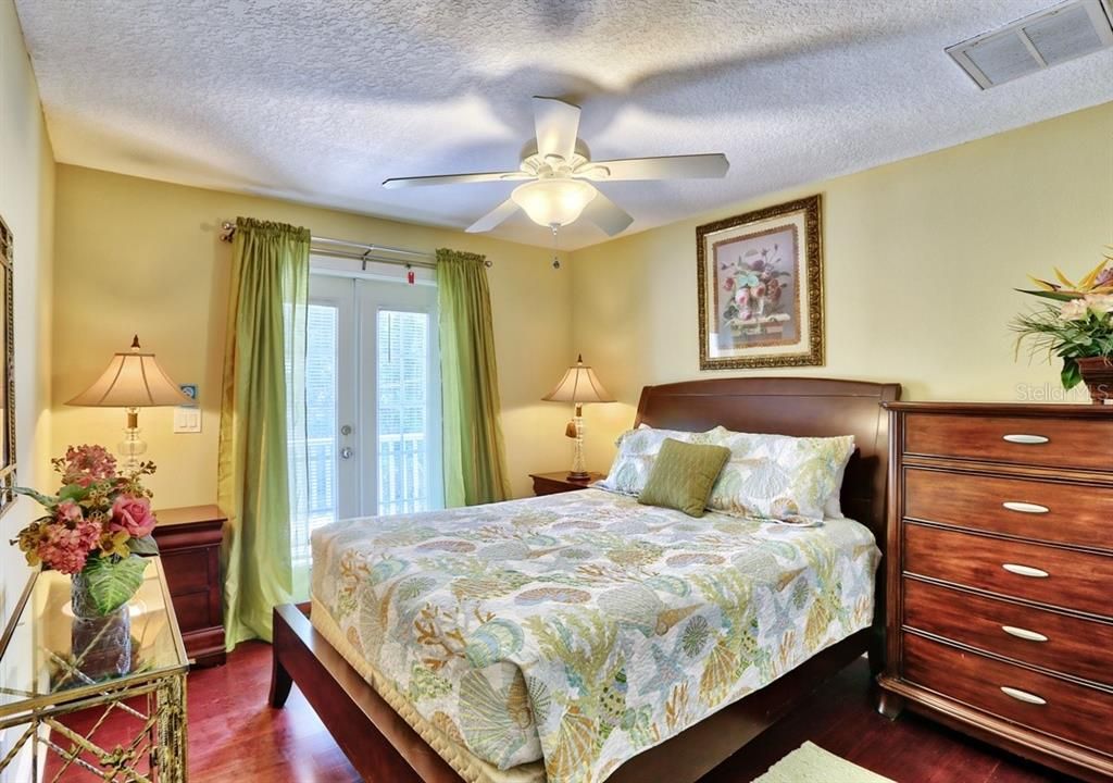 En Venta: $1,200,000 (4 camas, 2 baños, 1992 Pies cuadrados)