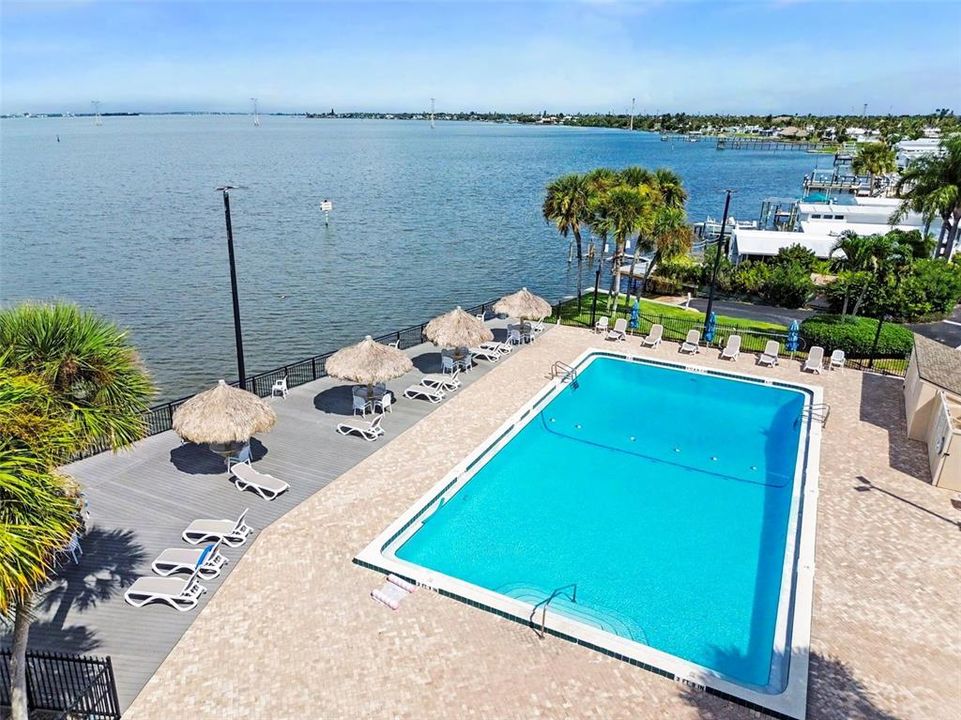 For Sale: $259,900 (1 beds, 1 baths, 400 Square Feet)