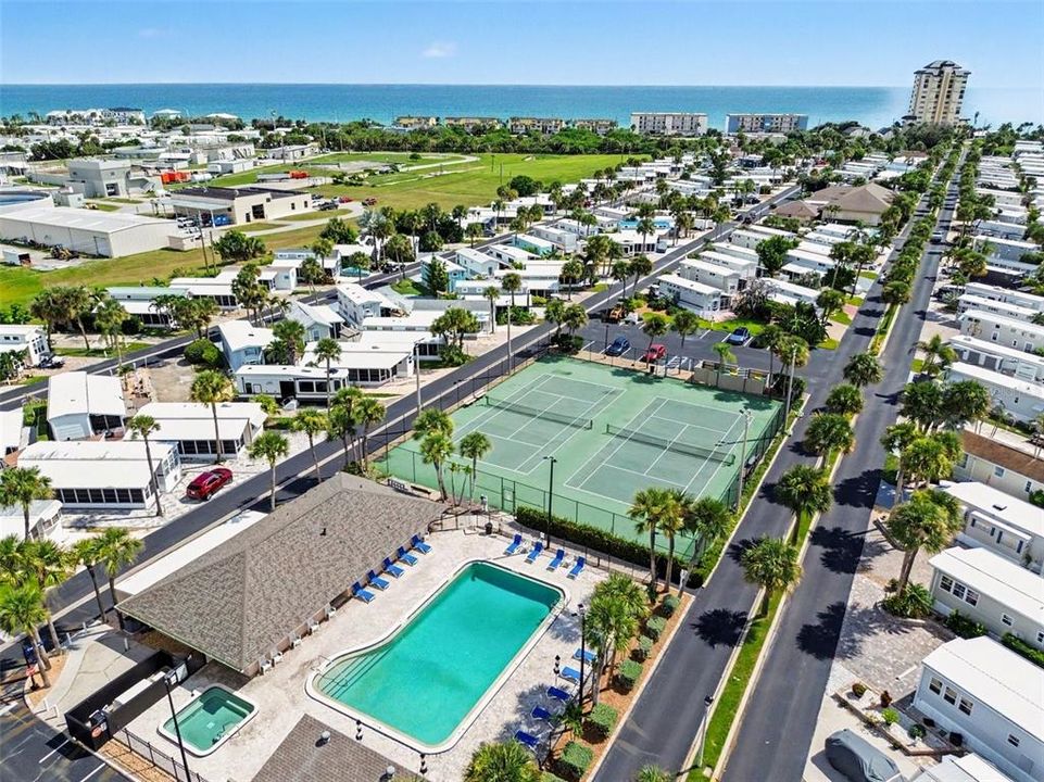 For Sale: $259,900 (1 beds, 1 baths, 400 Square Feet)
