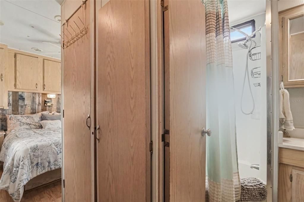 For Sale: $259,900 (1 beds, 1 baths, 400 Square Feet)
