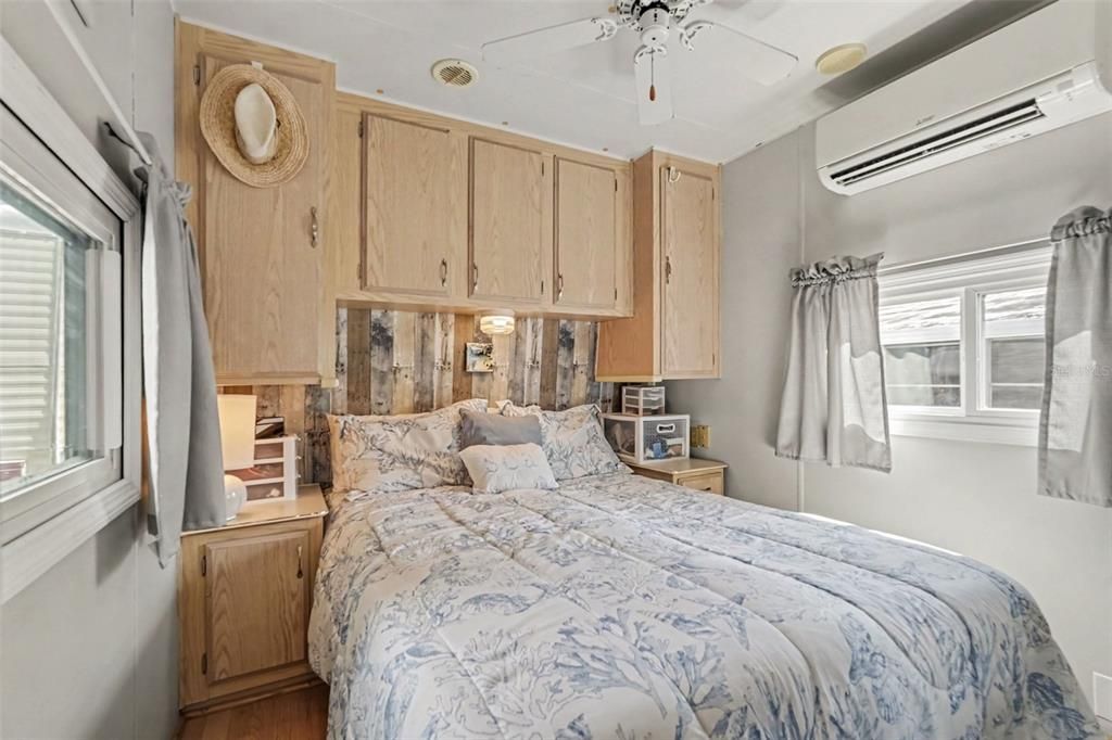 For Sale: $259,900 (1 beds, 1 baths, 400 Square Feet)