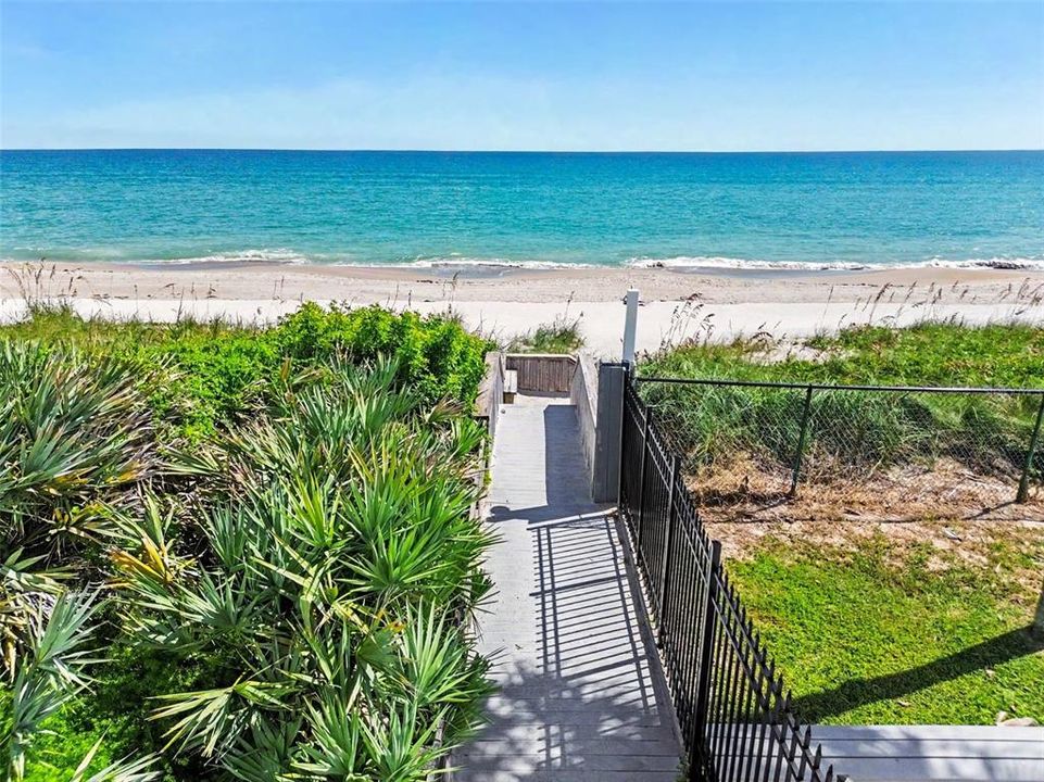 For Sale: $259,900 (1 beds, 1 baths, 400 Square Feet)