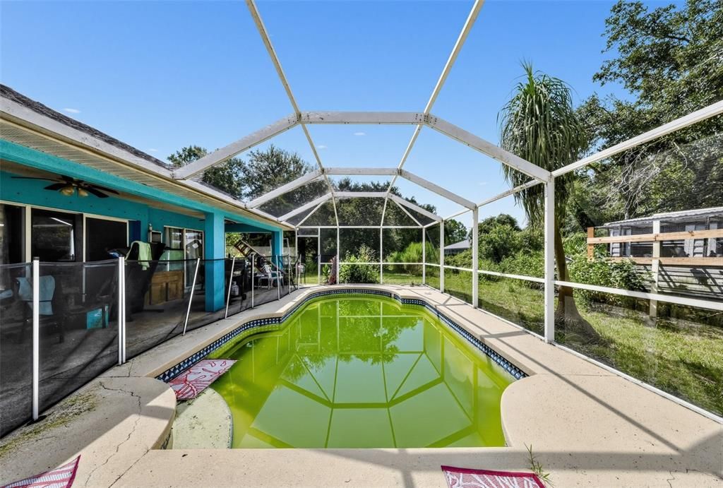 For Sale: $299,900 (3 beds, 2 baths, 1613 Square Feet)