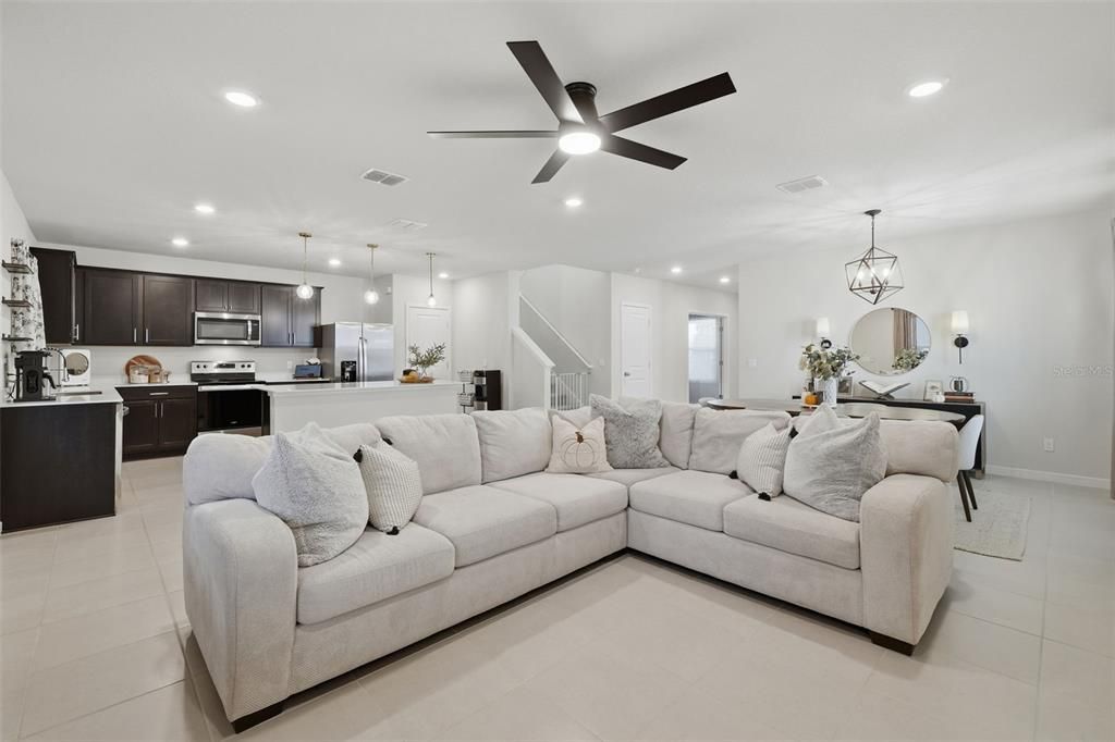 For Sale: $403,000 (4 beds, 3 baths, 2554 Square Feet)